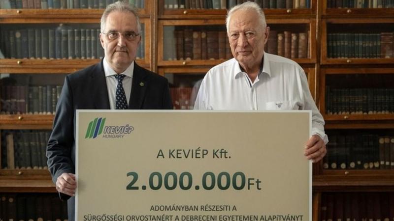 A debreceni vállalat támogatása a sürgősségi orvostan fejlődéséért.