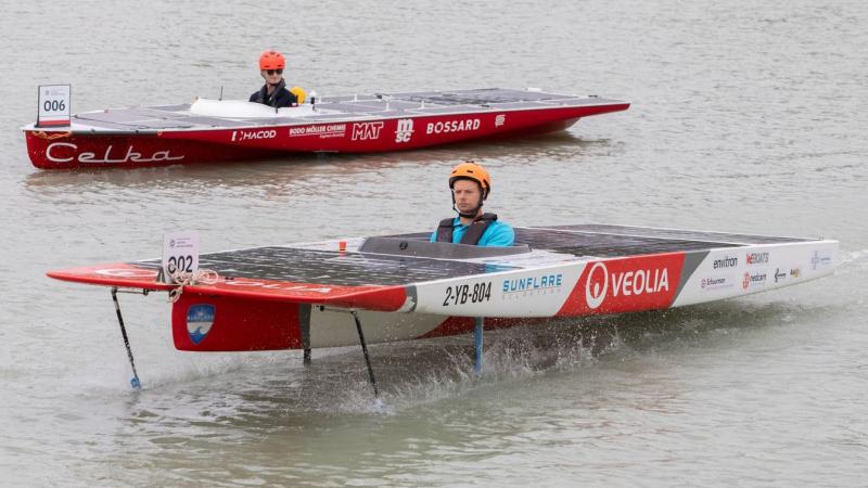 Elindult a CoreComm Solar Boat Challenge izgalmas versenye! Fedezd fel a galériánkat és nézd meg a videót, hogy megismerd a napenergiával hajtott hajók lenyűgöző világát!