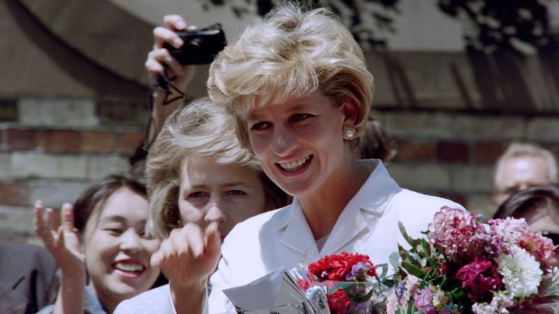 Felfedezésre került, hogy Diana hercegné esküvői cipője egy különleges üzenetet hordozott magában.