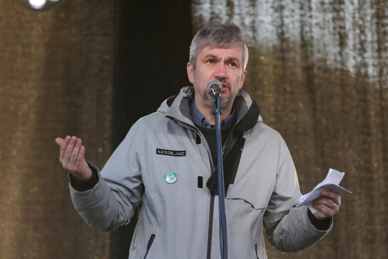 Hadházy: Nem értem, hogy Orbán rendőrsége hol rejtőzött az utolsó másfél évtizedben, illetve milyen új jogszabályokat tanulmányoznak éppen. | szmo.hu