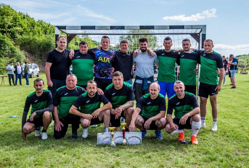 A szilágysági öregfiúk focikupájának kiemelkedő közösségépítő szerepe van, hiszen nem csupán a sportág iránti szenvedélyt erősíti, hanem a helyi közösségek összetartozását is. Ez az esemény lehetőséget ad a régi barátságok felújítására és új kapcsolatok k