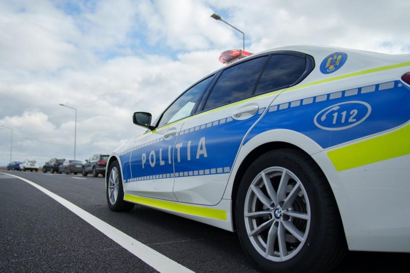 Két lőfegyver került elő annak a 23 éves nőnek a gyilkosánál, aki a tragikus bűncselekmény áldozatául esett. Az eset részletei sokkolóak, és a helyi közösséget mélyen megérintették.