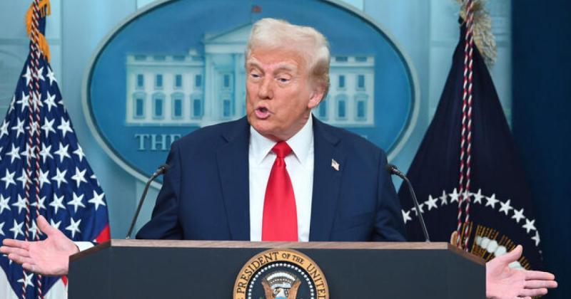 Kreml: Nagyon csekély a valószínűsége, hogy a közeljövőben Putyin, Zelenszkij és Trump találkozóra üljön össze.