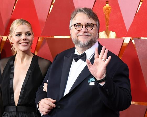 Megérkezett Guillermo del Toro Frankensteinjének első hivatalos előzetese, amely izgalmas betekintést nyújt a rendező egyedi világába. Az előzetes már most felkeltette a rajongók és a kritikusok figyelmét, ígéretes képi világa és lenyűgöző hangulata révén