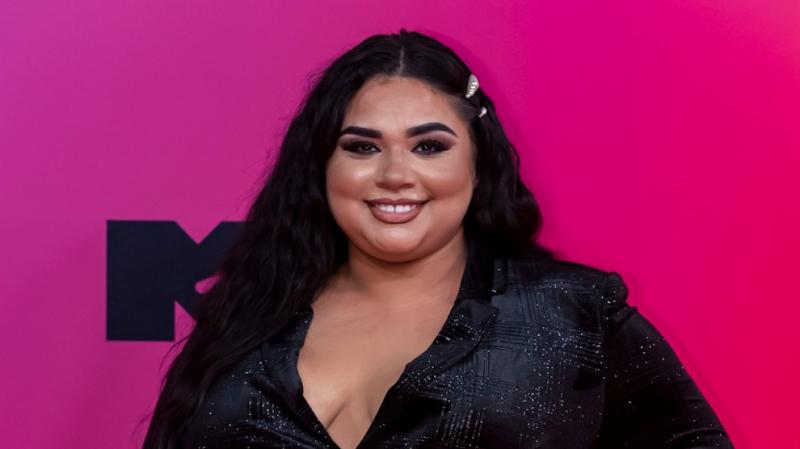 A magyar plus size modell lenyűgöző átalakuláson ment keresztül, hiszen 30 kilogrammot adott le. Az eredményei inspirálóak, és bizonyítják, hogy a kitartás és az elkötelezettség meghozza gyümölcsét.