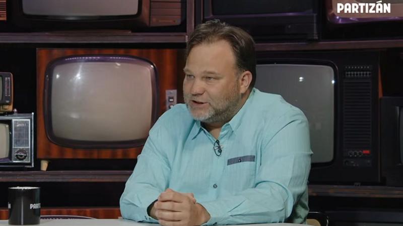 Aranyosi Pétert ismét a figyelem középpontjába állította egy megosztó kijelentés, amelyet a kispesti frakcióvezető kifogásolt. A politikai viták során a frakcióvezető arra kérte a közéleti szereplőt, hogy fontolja meg a kitüntetése visszaadását.