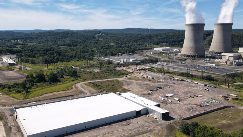 Az Amazon adatközpontjai továbbra is az atomenergia erejével működnek, és a jövőben akár kis moduláris reaktorok (SMR-ek) megjelenése is várható.