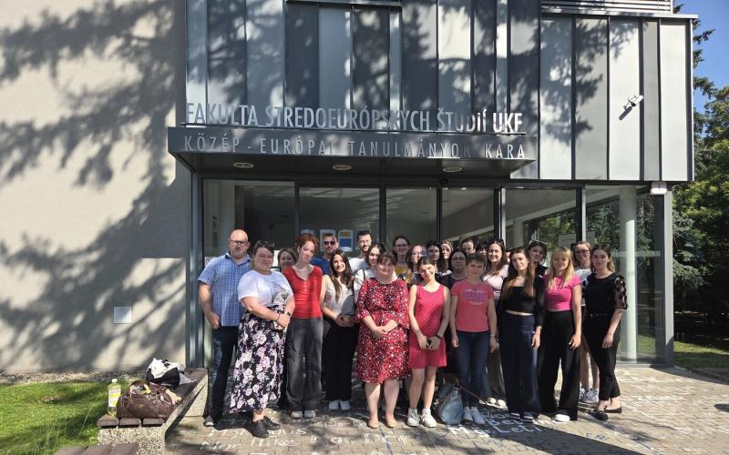 Oktatási robotika és 3D technológia a gyakorlatban: Innovatív BIP program a Közép-európai Tanulmányok Karán

A Közép-európai Tanulmányok Karon egy különleges kezdeményezés keretében a diákok megismerkedhetnek a legújabb oktatási robotikai és 3D technológi