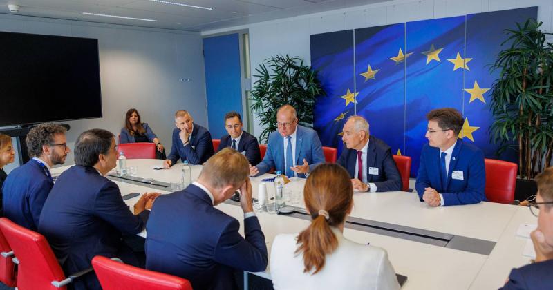 A Brüsszelben zajló tárgyalásokon részt vett számos kormánypárti polgármester, valamint egy ellenzéki képviselő is, így a magyar delegáció színes és változatos véleményeket képviselt.