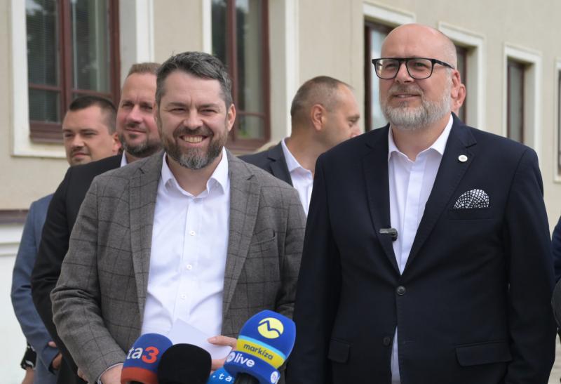 Kaliňák tájékoztatása szerint 34 településen továbbra is rendkívüli helyzet áll fenn.
