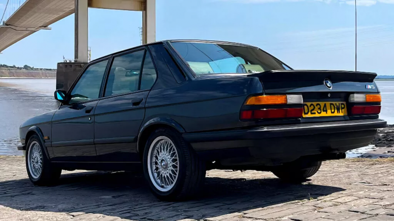 Ellopták az egykori Top Gear sztár, az öreg BMW-jét, de a hűséges rajongók azonnal nyomozásba kezdtek, és sikerült is rátalálniuk. -- Totalcar