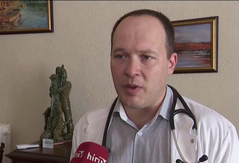 A székesfehérvári kórház orvosigazgatója kijelentette, hogy ideje véget vetni a rémhírek terjedésének. A témáról részletesen nyilatkozott, és a véleményét egy videóban is megosztotta.