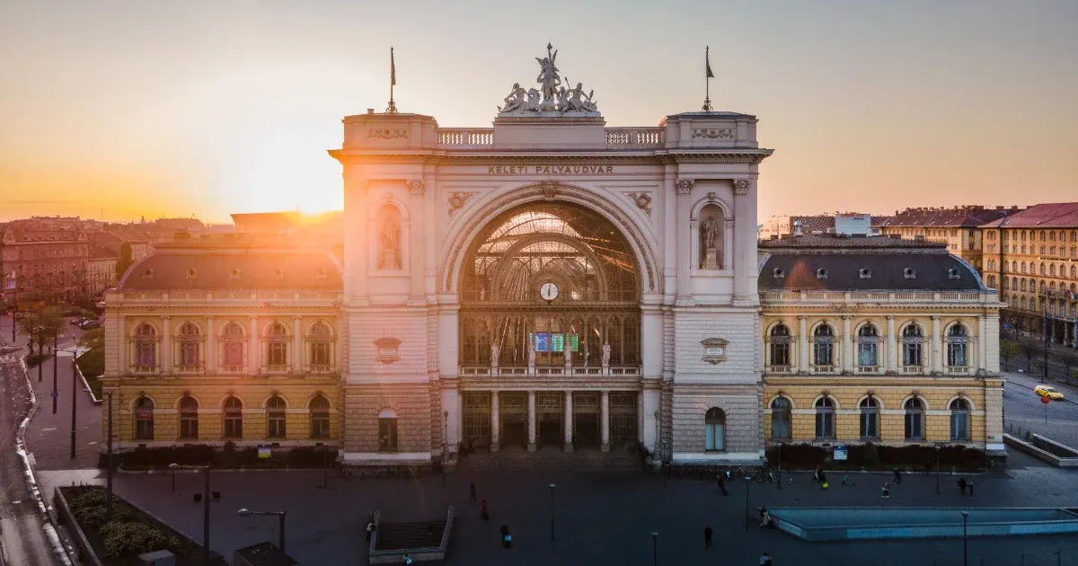A MÁV vezetője a Keleti pályaudvar felújításával kapcsolatban arra kéri az utasokat, hogy hétfőtől ne a megszokott rend szerint tervezzék meg utazásaikat!