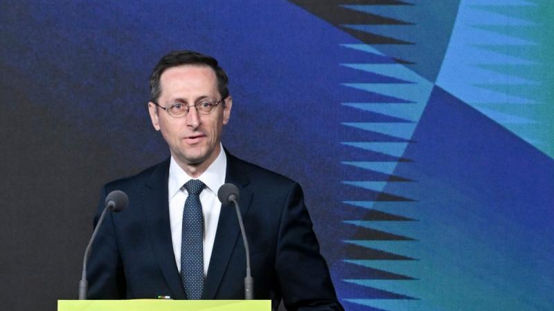 Varga Mihály az alapkamattal kapcsolatban nyilatkozott: egyre inkább sötét felhők gyülekeznek, és a különböző tényezők között egyre nagyobb az összhanghiány. - Pénzcentrum