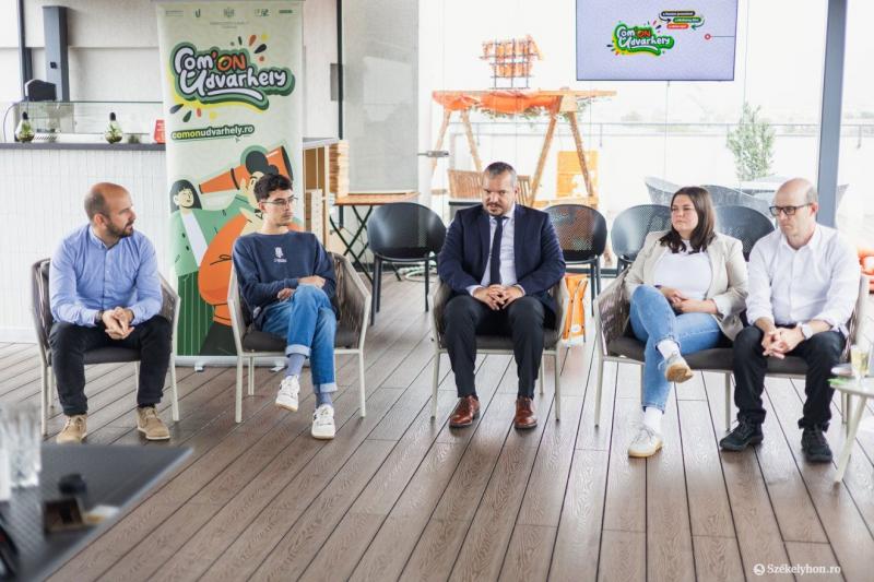 Fiatalok kreatív elképzeléseit segítik elő Székelyudvarhelyen | Székelyhon