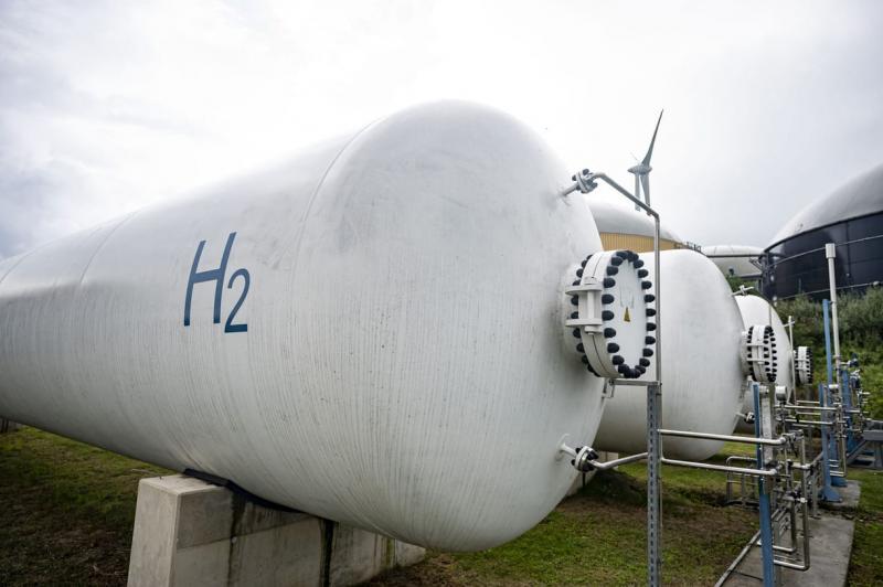 Dél-Korea legnagyobb hidrogén erőművének megépítése új fejezetet nyit a tiszta energia világában. Ezzel a lépéssel nemcsak a fenntartható energiaforrások fejlődését segítik elő, hanem hozzájárulnak a környezetvédelemhez és a zöld jövő megteremtéséhez is. 