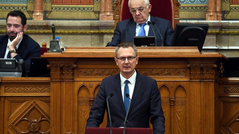 Rétvári Bence kifejtette, hogy a Szőlő utcai javítóintézettel kapcsolatban három, egymástól független ügyben folyik eljárás.