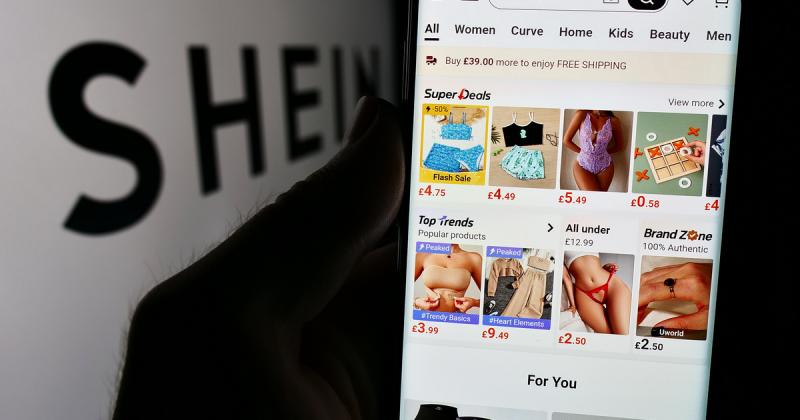 Minden nő álma, a kedvenc ruházati webshop végre megnyitotta fizikai boltját! Azonban nem mindenki osztozik a lelkesedésben.