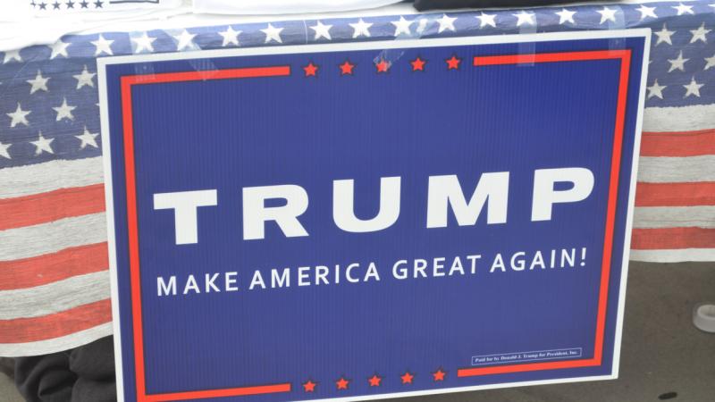 Trump egy új, merész kezdeményezéssel állt elő: úgy döntött, hogy saját magáról készíttet emlékérmet. Az amerikai közvélemény azonban hevesen reagált a hírre, sokan felháborodtak az ötlet hallatán. A Pénzcentrum cikke szerint ez az akció újabb vitát gener