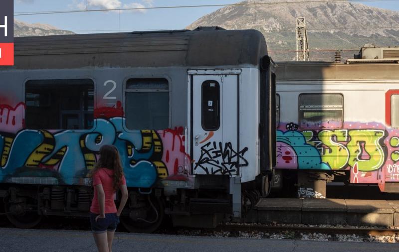 Bombariadó miatt teljesen leállt a vasúti közlekedés Szerbia területén. A váratlan esemény következtében sok utas kénytelen volt várakozni, míg a hatóságok ellenőrizték a helyzetet. Az országos vasúti hálózat érintett szakaszain a forgalom leállítása fesz